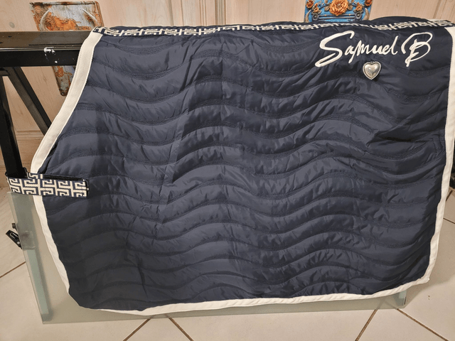 Couvre-reins court Navy bordé ivoire(CR1) – Élégant & fonctionnel